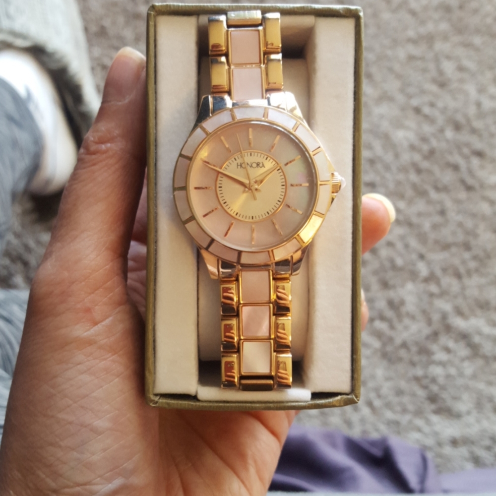 Genuine mother of pearl women's watch